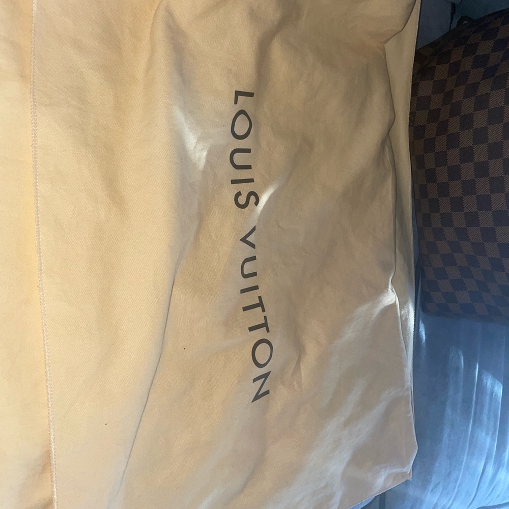 Louis Vuitton Purse - Picture 6 of 6